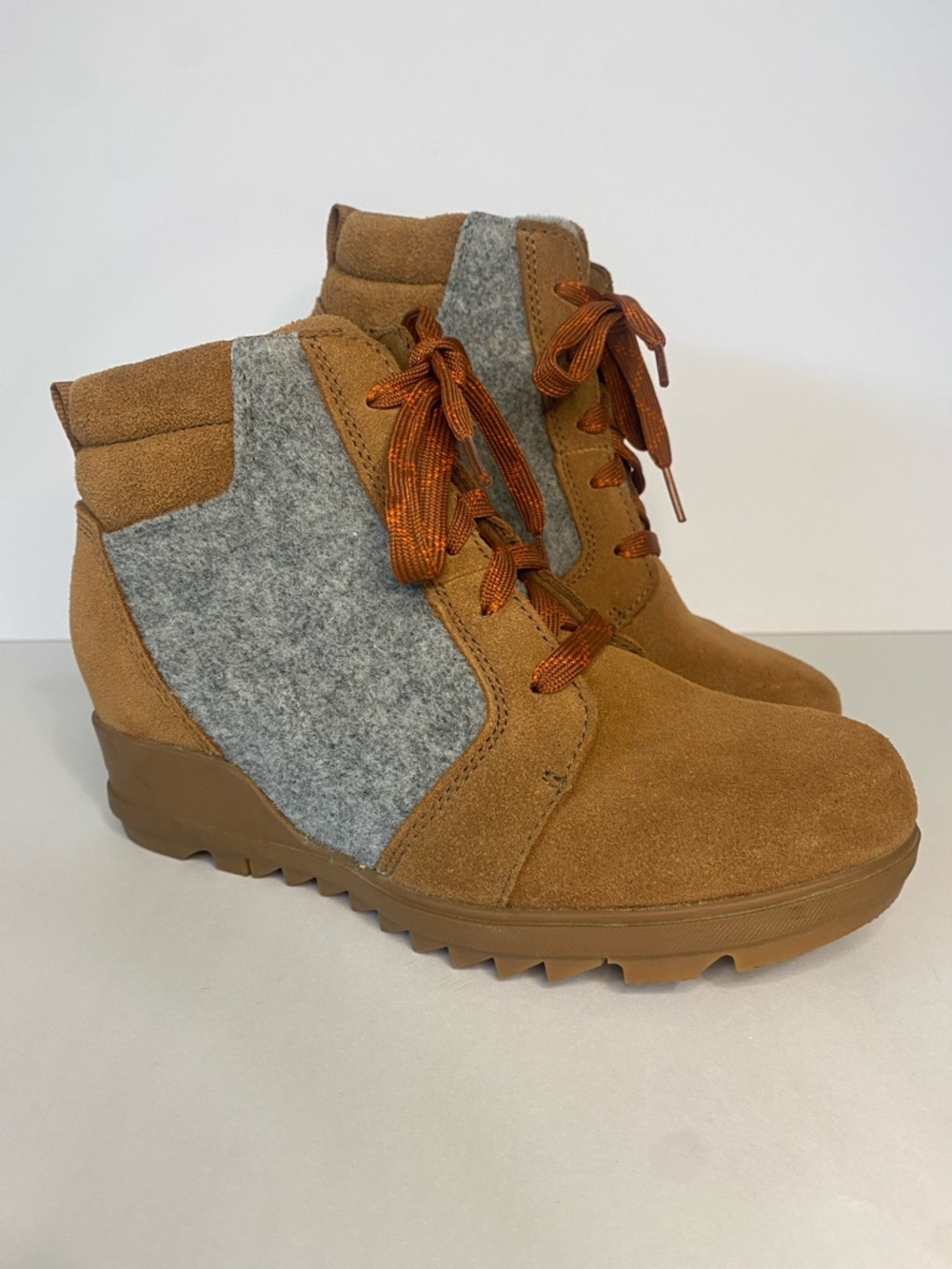 SOREL Cozy Wedge Ankle Boots – Brown Suede & Gray felt women’s 7